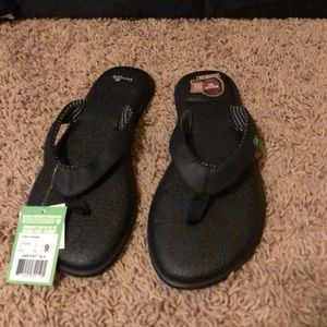 Sanuk yoga chakra sandals
